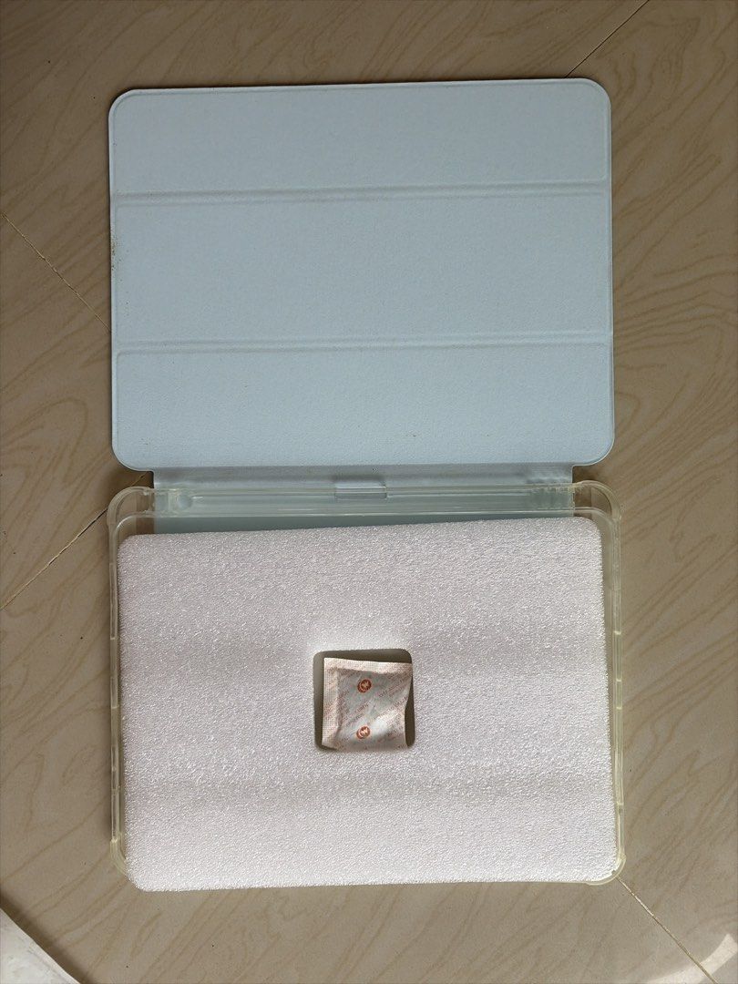 Ipad Pro 11 2021 Light blue case (Category: Cases & Sleeves) located in Bulacan. Submitted by aarchive (Listing ID 1461331558, Image 2). Description: .