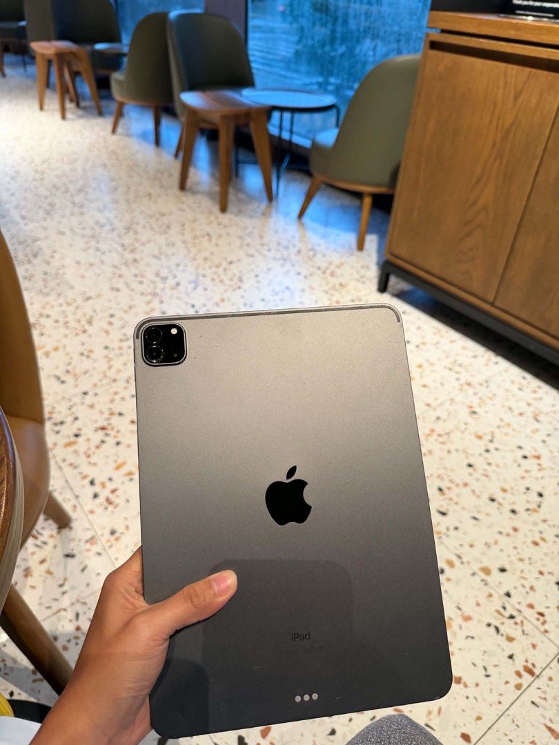 Ipad Pro 11inch 2nd Generation (Category: iPad) located in Manila. Submitted by regualkaryl (Listing ID 1461540023, Image 2). Description: iPad Pro 11-inch 2nd Generation | 128GB Wifi good condition and still very presentable. smooth and fully functional. with slight dents from normal use, but nothing major and hindi naman masyadong noticeable. perfect for studying, work, watching, note-taking, and everyday use reason for selling: I’ll be upgradi
