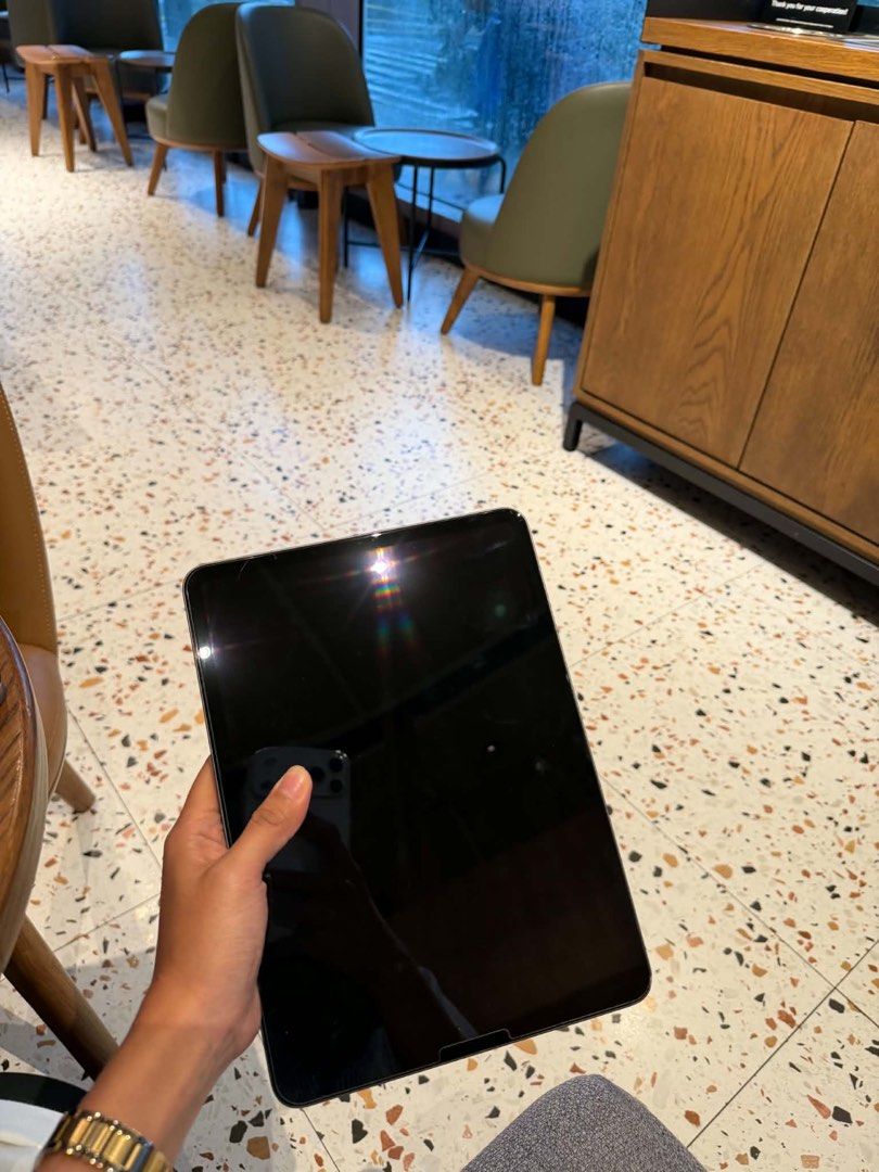 Ipad Pro 11inch 2nd Generation (Category: iPad) located in Manila. Submitted by regualkaryl (Listing ID 1461540023, Image 3). Description: iPad Pro 11-inch 2nd Generation | 128GB Wifi good condition and still very presentable. smooth and fully functional. with slight dents from normal use, but nothing major and hindi naman masyadong noticeable. perfect for studying, work, watching, note-taking, and everyday use reason for selling: I’ll be upgradi