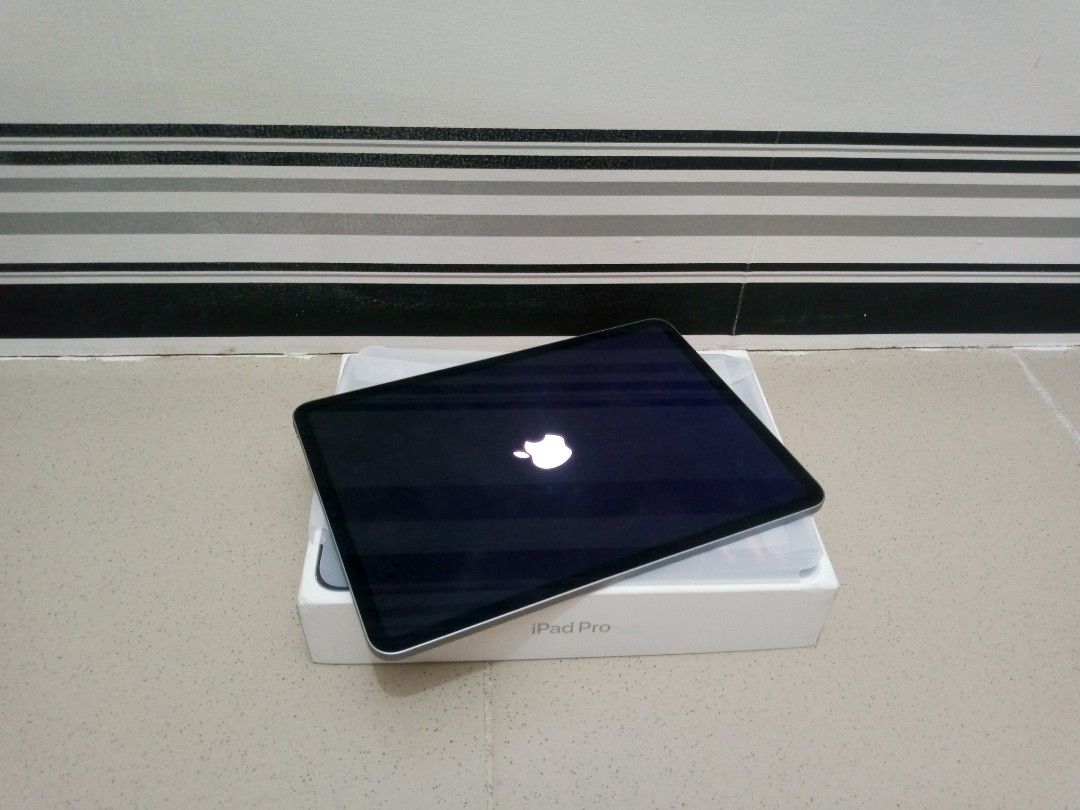 iPAD PRO (11-inch) (4th generation)128gb (Category: iPad) located in San Juan City. Submitted by jehad147 (Listing ID 1461462361, Image 3). Description: iPAD PRO (11-inch) (4th generation)128gb True tone working Face id working Camera working Wifi use working Pm for more details.