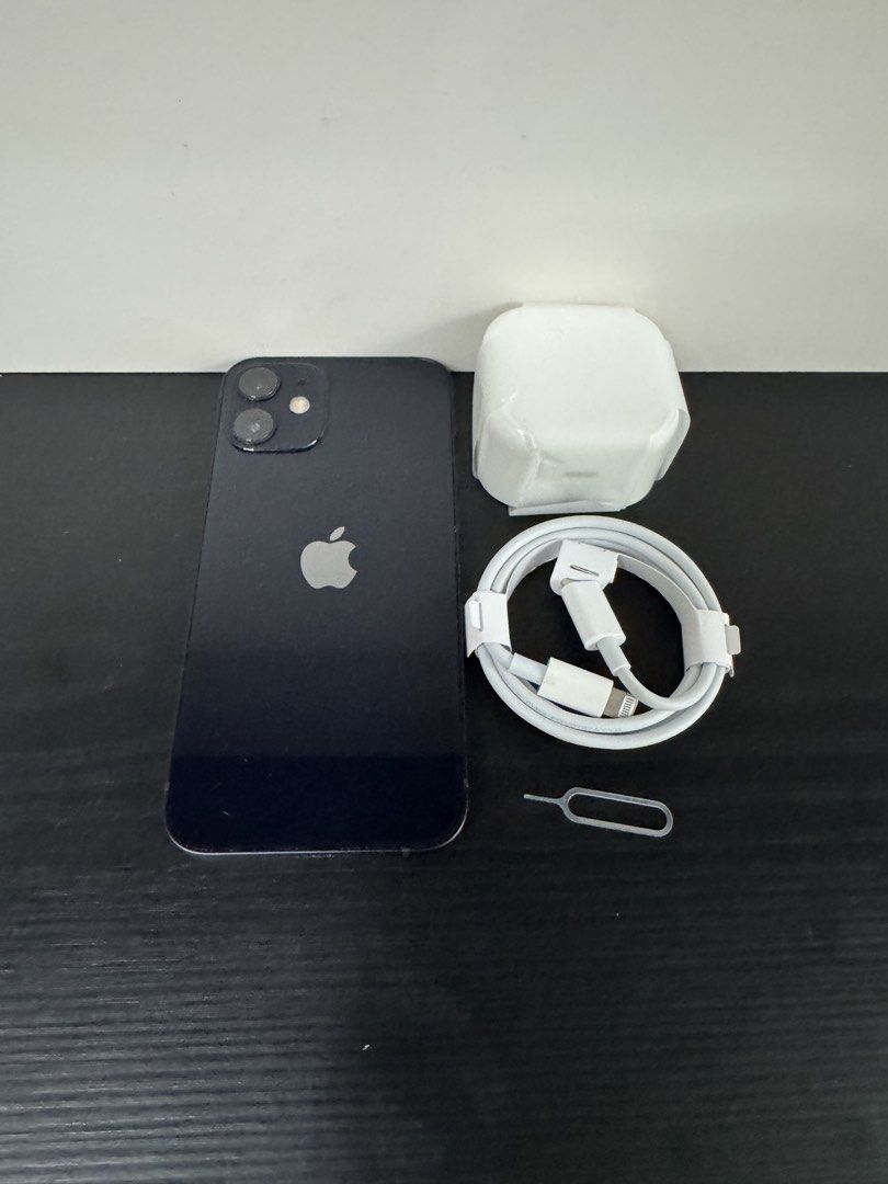 Iphone12 mini 256G black dots in LCD （分類：iPhone 12 系列）位於 Hong Kong。 由 calvin67 提交（商品編號 1461507336，圖片 1）。簡介： iPhone 12 mini 256G 98%new 100%work Battery life 95% Black Screen have one very small black dot. Please look picture3. Black dots do not spread and do not affect normal use Function 100% good working Phone only and fast charger Meet up trade 電池效能95% 黑色 屏幕右邊有一極細黑點，請睇圖3，不會擴散，不影響正常使用 所有功能完全正常使用 淨機加快速充電器 見面交收 1.更多產品請瀏覽，more..👇👇👇 https://caro
