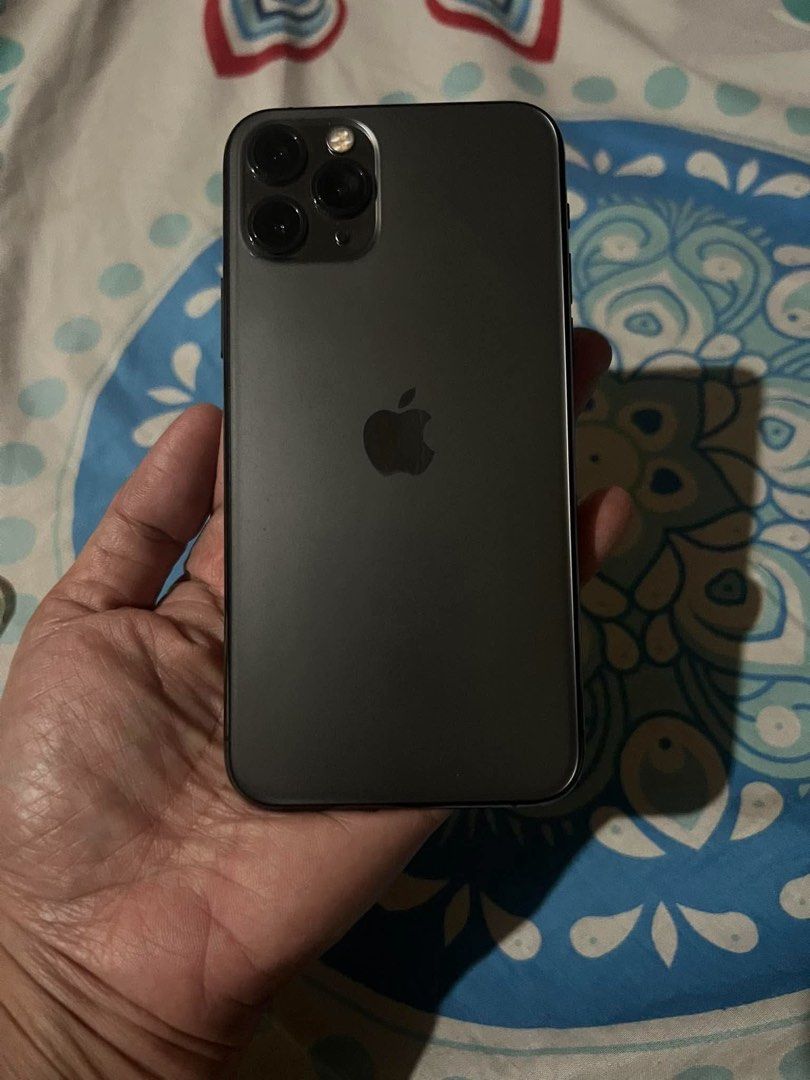 Iphone 11 pro 256 (Category: iPhone 11 Series) located in Taguig. Submitted by iamrhooox (Listing ID 1461332773, Image 2). Description: Iphone 11 pro 256 gb black 67 battery health RFs upgrade With charger usb lightning.
