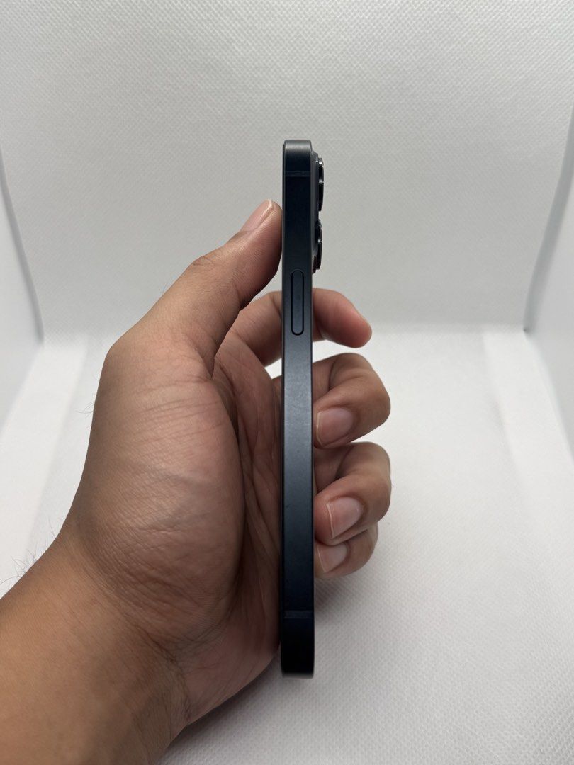 iPhone 14 128gb (Category: iPhone 14 Series) located in Manila. Submitted by rennnmm (Listing ID 1461370894, Image 3). Description: 📱 iPhone 14 128GB Midnight SWAPPING PRICE HIGHER THAN SELLING PRICE Price: ₱17500 (Negotiable) • 128GB Storage • 79% Battery Health • Replaced Soft OLED LCD — Same Quality as Original 👍 • No Paint Chips, Dents & Scratches — Sobrang Kinis ✨ • Face ID Working • True Tone Working • All Buttons Working • No SIM Restric
