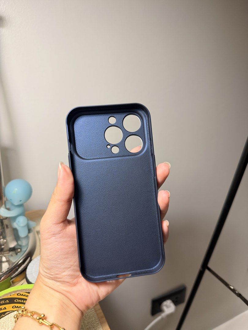 iPhone 14 Pro Magsafe Case (Category: Cases & Sleeves) located in Paranaque City. Submitted by chicken_fillet (Listing ID 1461483638, Image 2). Description: RFS: wrong model bought Brand new! PU: Parañaque .