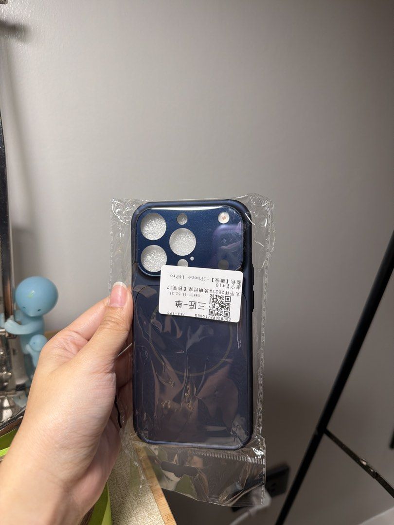 iPhone 14 Pro Magsafe Case (Category: Cases & Sleeves) located in Paranaque City. Submitted by chicken_fillet (Listing ID 1461483638, Image 3). Description: RFS: wrong model bought Brand new! PU: Parañaque .