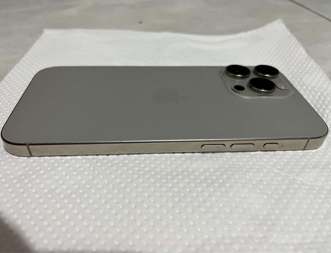 Iphone 16promax (Category: Other Mobile & Gadget Accessories) located in Quezon City. Submitted by jobertcordova90 (Listing ID 1461335746, Image 3). Description: Iphone 16promax 256gb Complete with box and orig charger cable .
