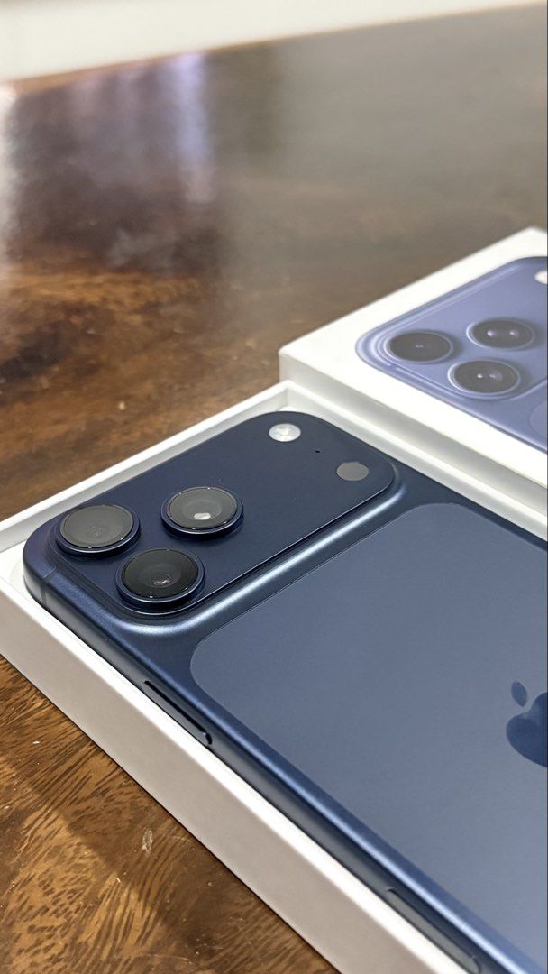 iPhone 17 Pro Max (Category: iPhone 17 Series) located in San Fernando. Submitted by z1p.kalay (Listing ID 1461458578, Image 3). Description: - Brand New - Canadian Variant (e-sim only) - 256 GB - Deep Blue - Open line, Ready to use.