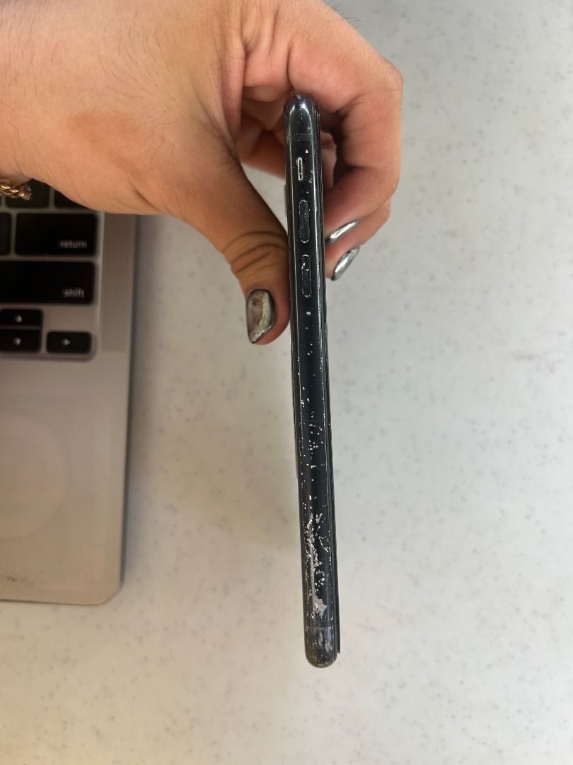 iPhone XR (Category: iPhone X Series) located in Boac. Submitted by ltalysfinest (Listing ID 1461561903, Image 3). Description: MOVING OUT ‼️ Has scratches due to everyday use. I stopped using this since 2024. 67 Battery Health. Unit was never repaired, the backglass is shattered but it holds up and doesn't affect anything of the device. New tempered glass Had to sell to grow funds to move out. .
