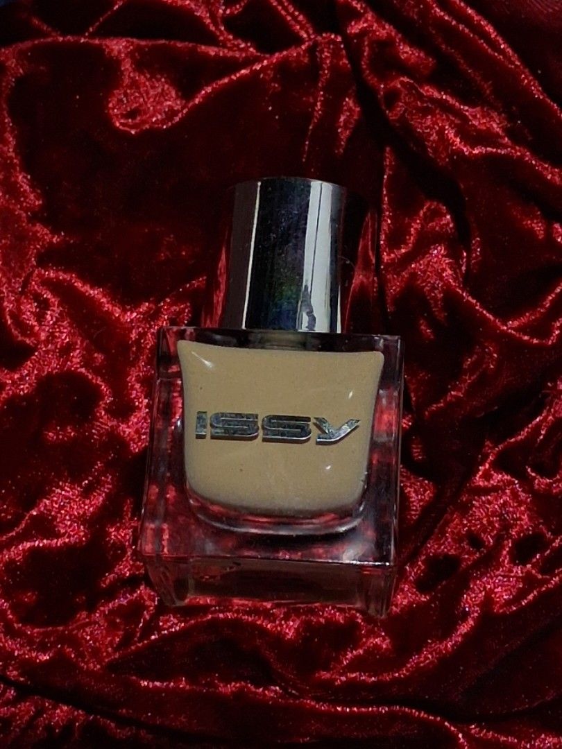 ISSY makeup base READ DESCRIPTION (Category: Makeup) located in Dasmarinas. Submitted by yazminlcc (Listing ID 1461486325, Image 1). Description: Issy active foundation shade OF1.5 90% used, realized its not my shade. I still have the box. - 250 pesos Issy skin stick in the shade Spruce 90% used, not my shade too. - 100 pesos Issy fluid flex concealer OF1.5 90% used, not my shade - 250 pesos ALL FOR 500 PHP.