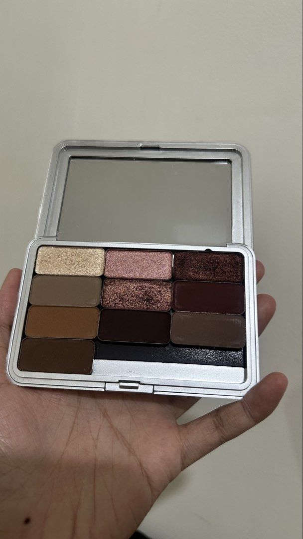 Issy Pressed Shadow Singles Palette (Category: Makeup) located in San Simon. Submitted by cece.sng (Listing ID 1461467005, Image 1). Description: - Slightly nego - good as new - swatched only! (less than 5x) - siren yung isang shimmer, di na nasama bc 10 photos lang pwede iadd Rfs: not my shade :(.