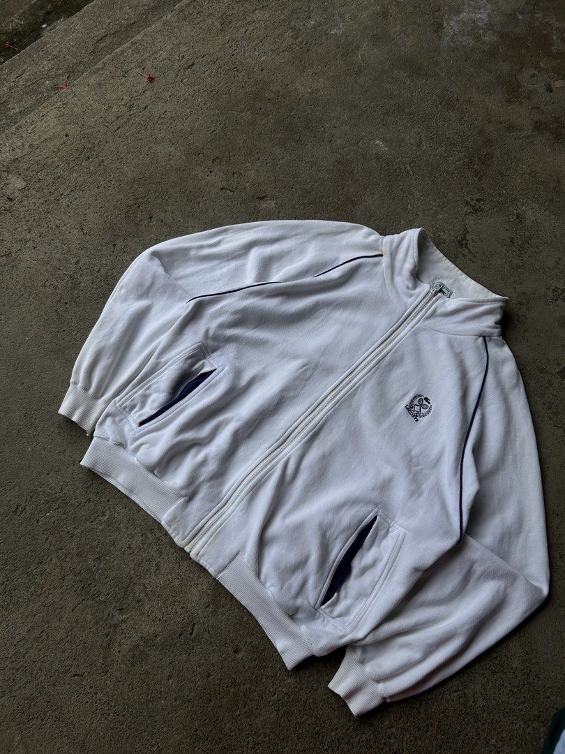 IZOD Lacoste White Tennis Track Jacket (Category: Hoodies) located in Santa Cruz. Submitted by uyaxxxxx (Listing ID 1461491796, Image 2). Description: - Classic white IZOD Lacoste track jacket Widht- 24 Lenght-28 Colorate 10/10 Need wash only issue no pm more details! 📩.