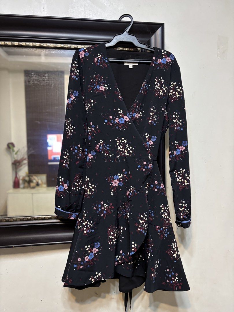 Jack Willis Floral Wrap Dress (Category: Dresses) located in Manila. Submitted by maurisio (Listing ID 1461391573, Image 3). Description: .