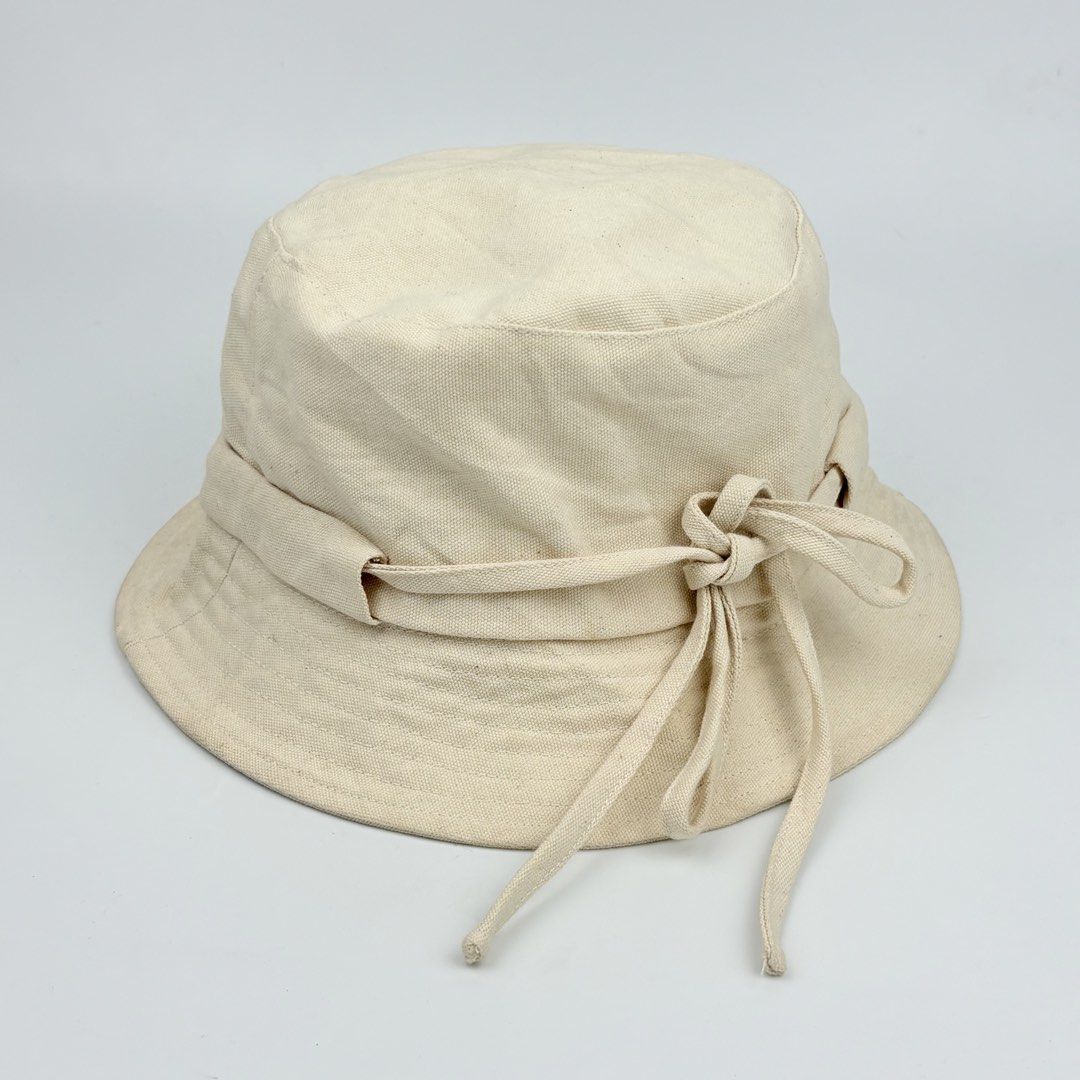 Jacquemus - Le Bob Gadjo Bucket Hat (Category: Hats & Beanies) located in Bacolod City. Submitted by cast.archives (Listing ID 1461508693, Image 2). Description: Jacquemus - Le Bob Gadjo Bucket Hat Size: Osfa Condition: Excellent Flaw: None.