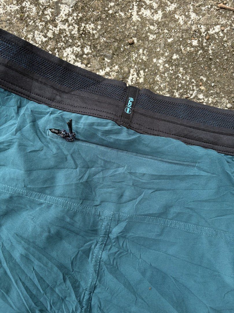 JANJI AFO MIDDLE RUNNING SHORTS (Category: Activewear) located in Sagay. Submitted by saintdart6122 (Listing ID 1461370439, Image 3). Description: JANJI AFO MIDDLE RUNNING SHORTS Size large. 34-36 waist Length 14 Excellent condition No issues. 9.7/10 condition .