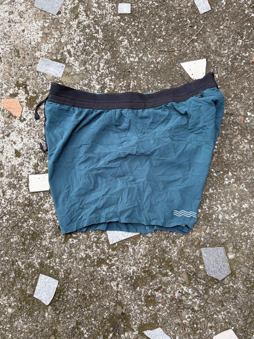 JANJI AFO MIDDLE RUNNING SHORTS (Category: Activewear) located in Sagay. Submitted by saintdart6122 (Listing ID 1461370439, Image 2). Description: JANJI AFO MIDDLE RUNNING SHORTS Size large. 34-36 waist Length 14 Excellent condition No issues. 9.7/10 condition .