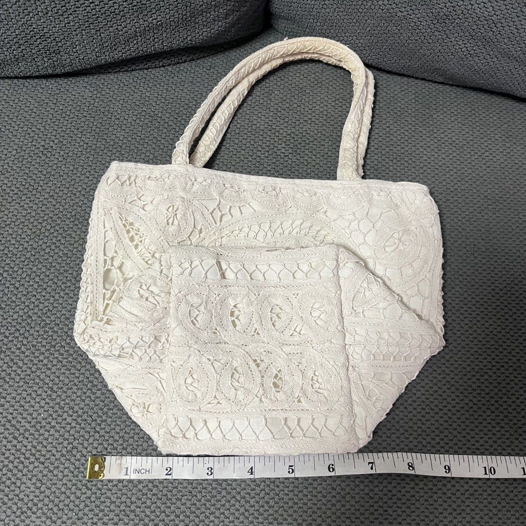 Japan Mini Lace Cream White Hand Bag (Category: Purses & Pouches) located in Silang. Submitted by f4iry4rch1ve (Listing ID 1461485357, Image 3). Description: Japan Mini Lace Cream White Hand Bag 300 php+ sf Dimensions: view the pictures above -from Japan -snap closure - actual photos Note: Colors may vary due to lighting Please message me for shipping and payment method... .