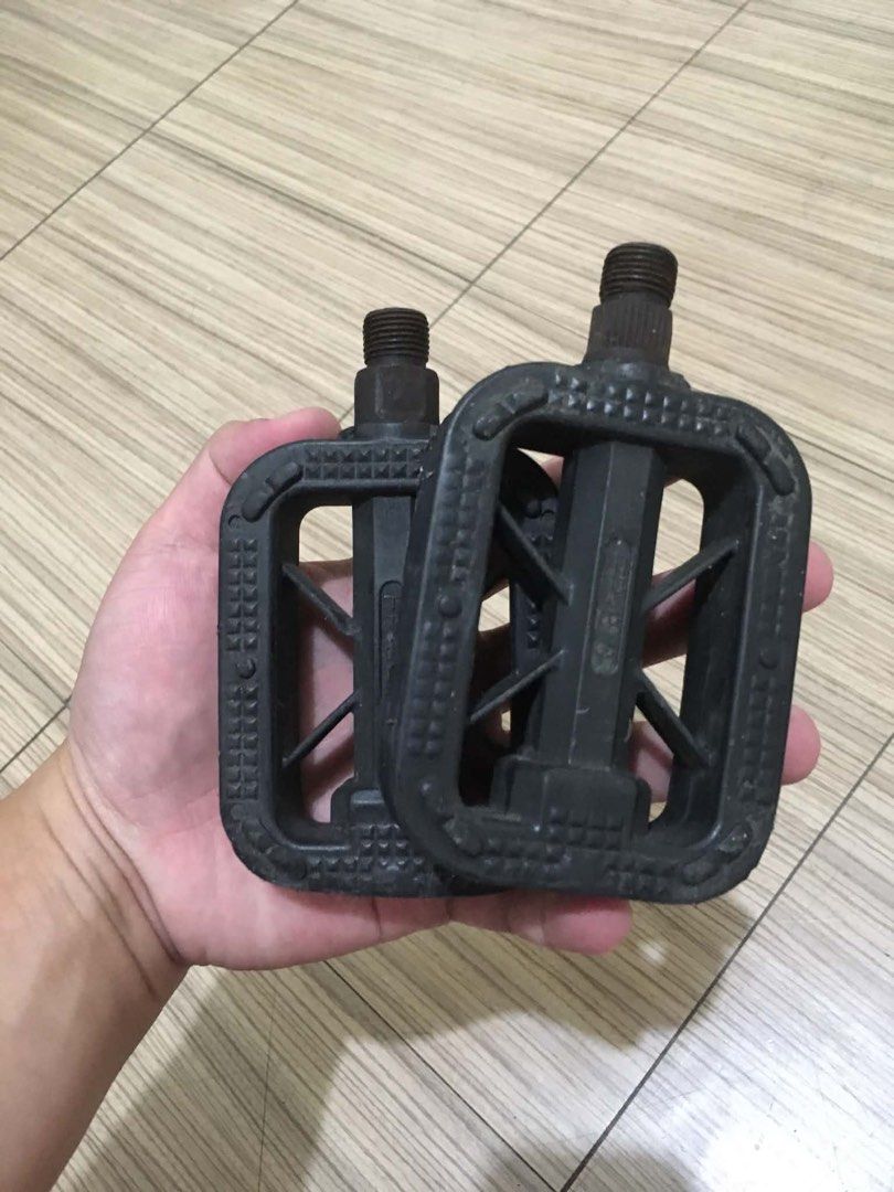 JAPANESSE BIKE PEDALS (Category: Bicycles) located in Makati City. Submitted by lilmissgirl (Listing ID 1461537692, Image 2). Description: JAPANESSE BIKE PEDALS AS IS WHAT YOU SEE IS WHAT YOU GET - Black bicycle pedals - Features orange reflectors on the sides - Standard threading, compatible with most bikes - Ideal for replacing old pedals or for new bike builds - Ready for immediate shipping.