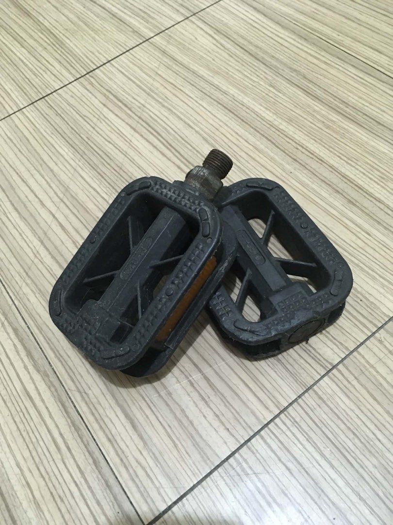 JAPANESSE BIKE PEDALS (Category: Bicycles) located in Makati City. Submitted by lilmissgirl (Listing ID 1461537692, Image 1). Description: JAPANESSE BIKE PEDALS AS IS WHAT YOU SEE IS WHAT YOU GET - Black bicycle pedals - Features orange reflectors on the sides - Standard threading, compatible with most bikes - Ideal for replacing old pedals or for new bike builds - Ready for immediate shipping.