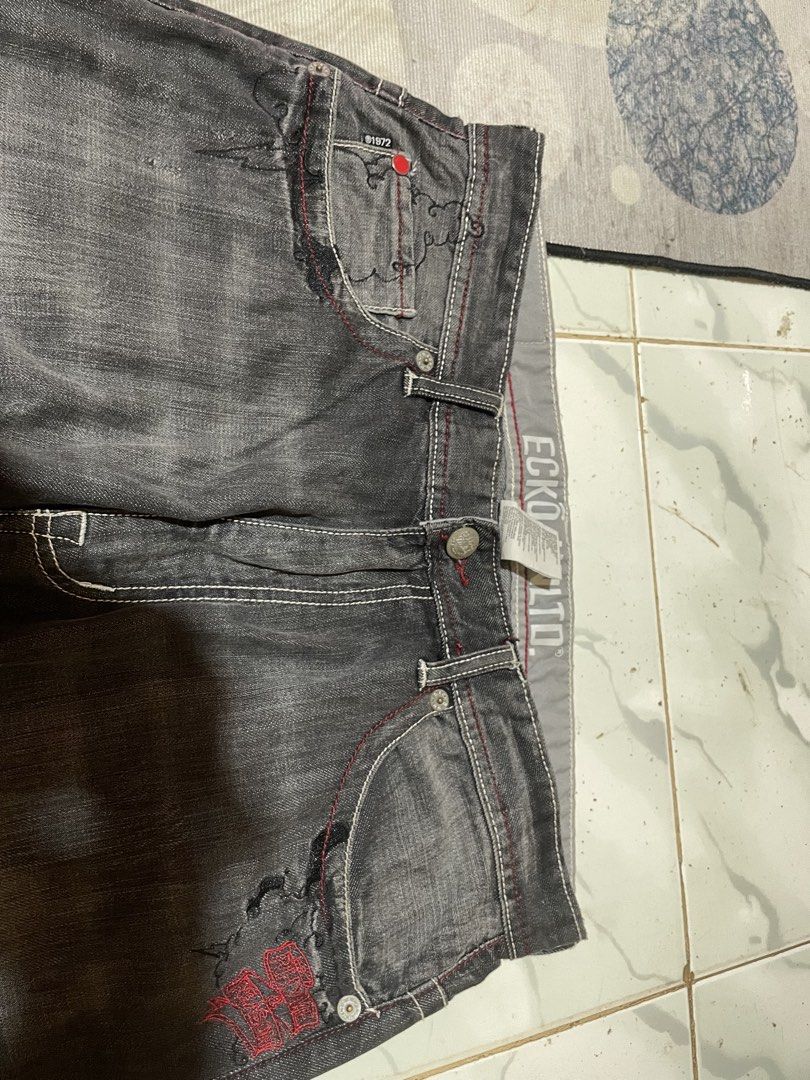 JESSE PINKMAN ECKO PANTS GRAIL (Category: Jeans) located in Batac City. Submitted by owathrift.com (Listing ID 1461529012, Image 3). Description: waist:36 but can fit up 38 length: 47 leghole: 9 altered (hem part only) thigh 15.