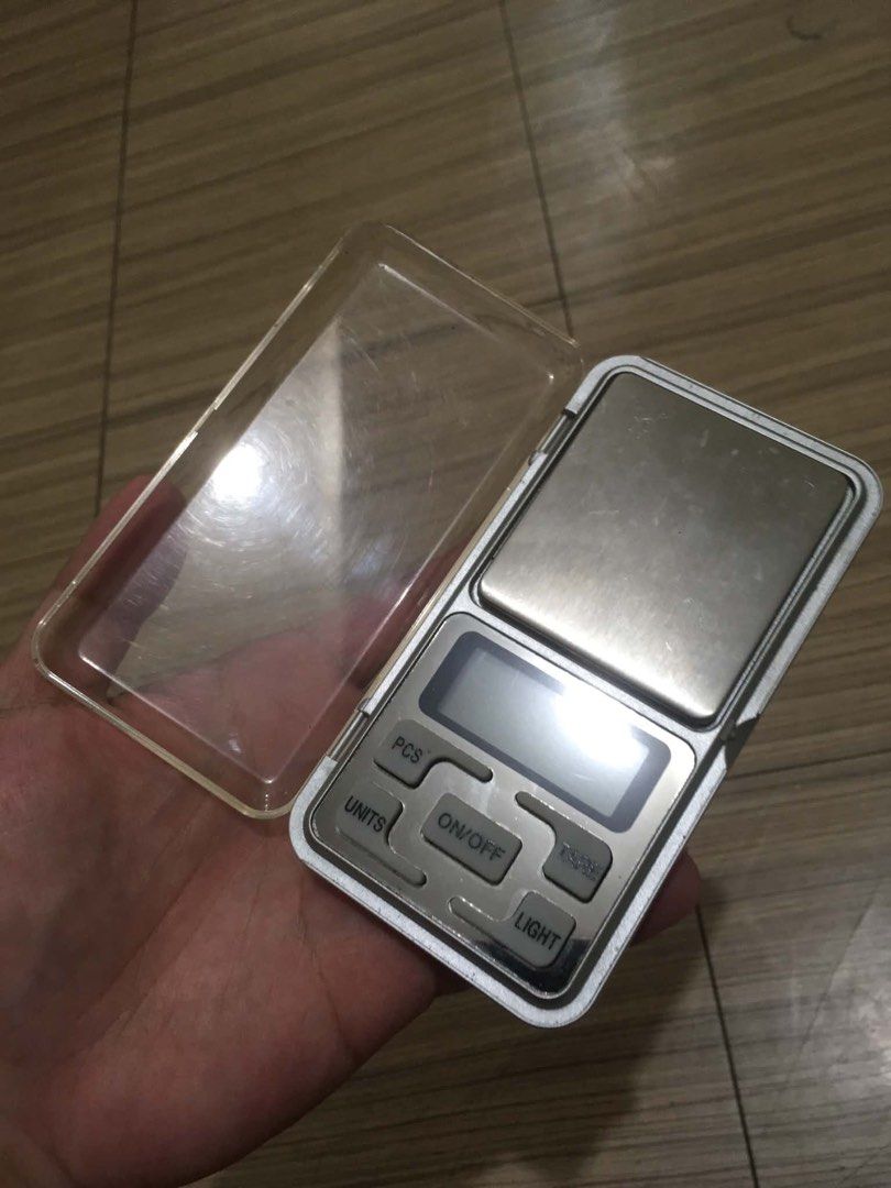Jewelry Scale (Category: Accessory Holder, Box & Organizers) located in Makati City. Submitted by lilmissgirl (Listing ID 1461537197, Image 3). Description: Jewelry scale as is good working condition need battery .
