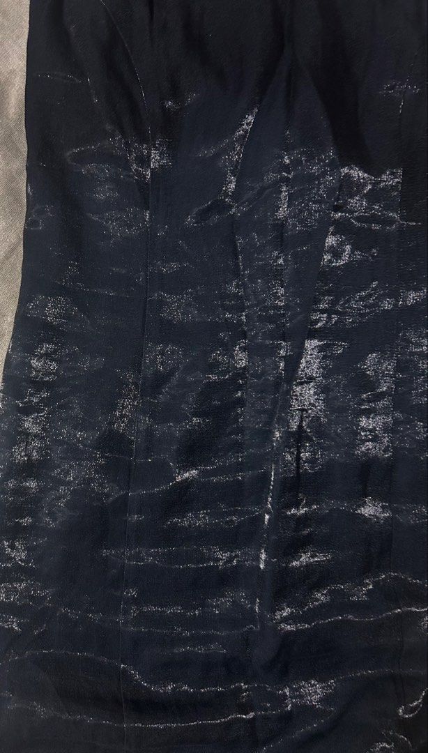 JIL SANDER (Category: Dresses) located in Davao. Submitted by sart0ria85 (Listing ID 1461527775, Image 3). Description: Midnight blue bodycon dress in metallic 100% VISCOSE. Label is removed. MEDIUM. Size 6 EXCELLENT CONDITION (98/100).