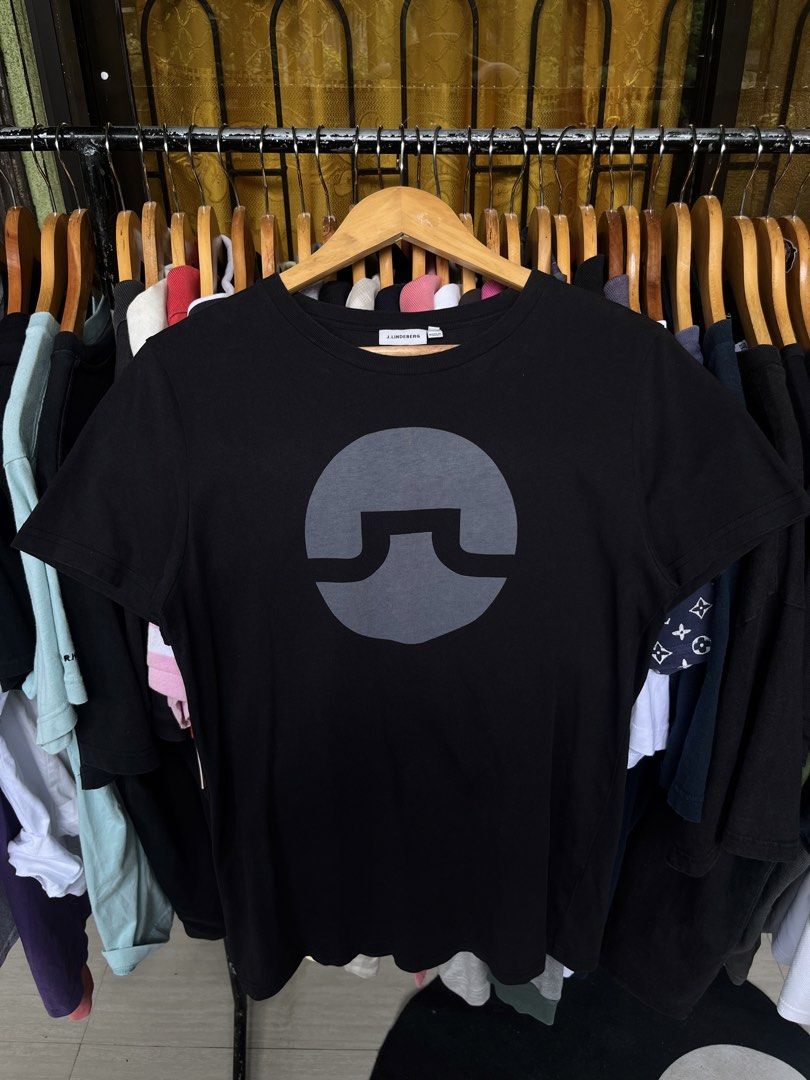 Jlinderberg big logo shirt (Category: Tshirts & Polo Shirts ) located in Tagum. Submitted by deocz_archives (Listing ID 1461561676, Image 1). Description: .