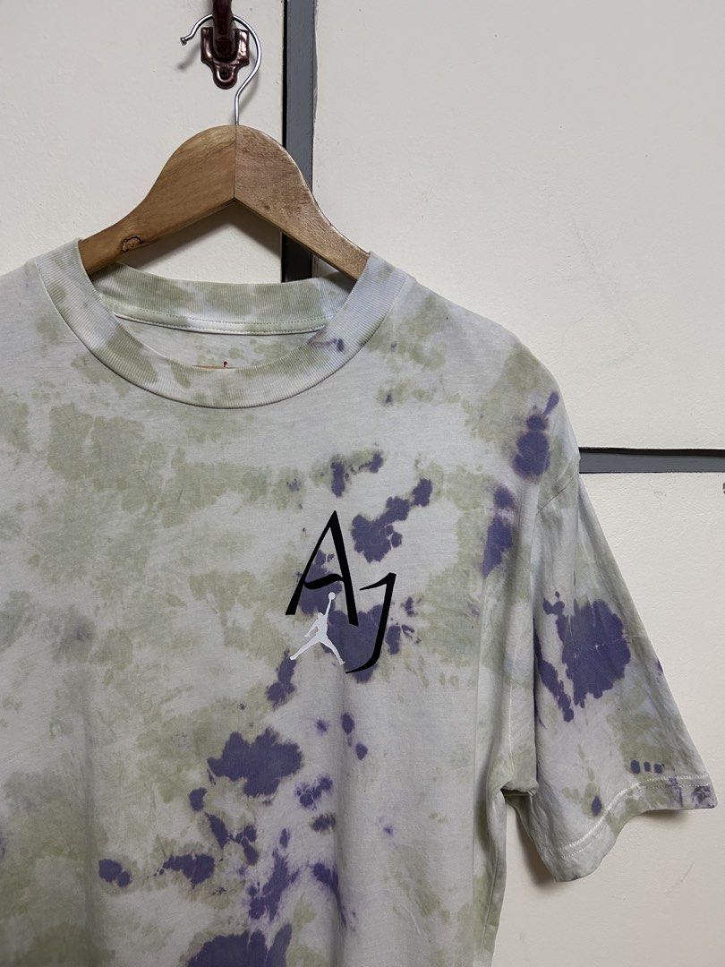 Jordan (Category: Tshirts & Polo Shirts ) located in Jordan. Submitted by pareng_j0mar (Listing ID 1461531361, Image 2). Description: Best Fit L to XL - Authentic Jordan tie-dye t-shirt - Features iconic Jumpman logo on the front - Eye-catching graphic print on the back - Made in Pakistan - Size: Medium (M) - Ideal for everyday casual wear.