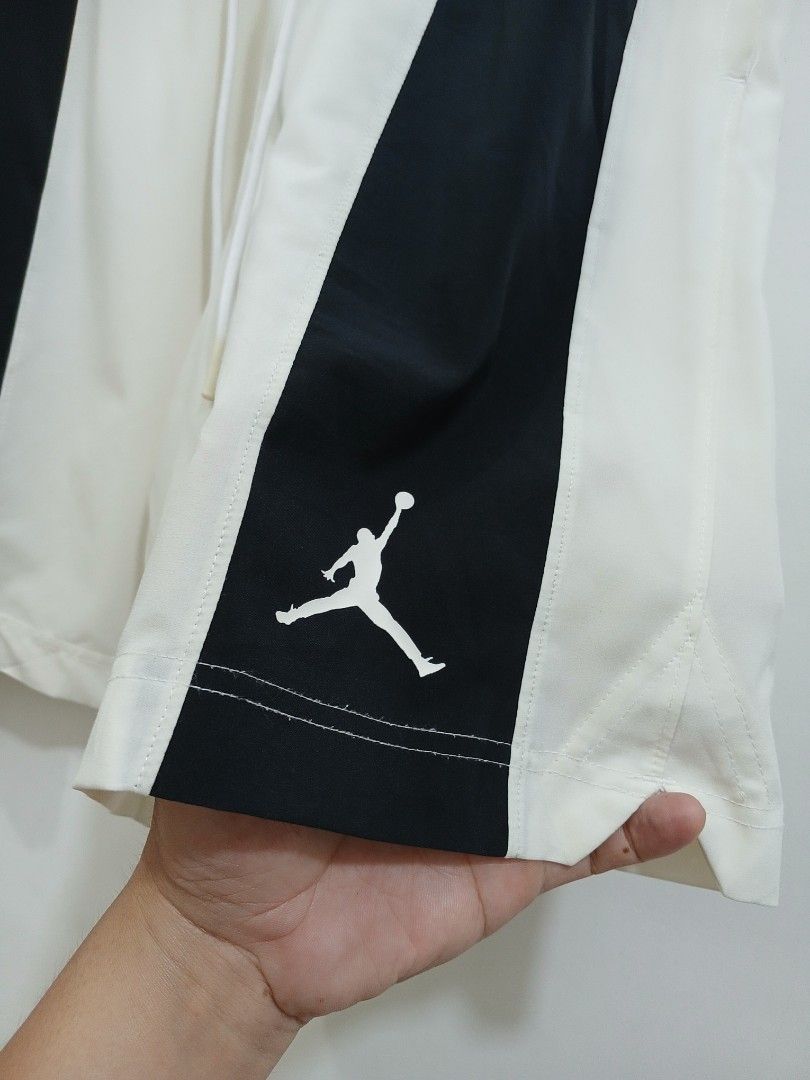 Jordan Woven shorts (Category: Shorts) located in Taytay. Submitted by leanmark103093 (Listing ID 1461509420, Image 3). Description: J0RD∆N Woven Drifit basketball Shorts Xxl on tag 32 to 36 Waistline 21 Length Excellent Condition No issue 📩📩📩📩.