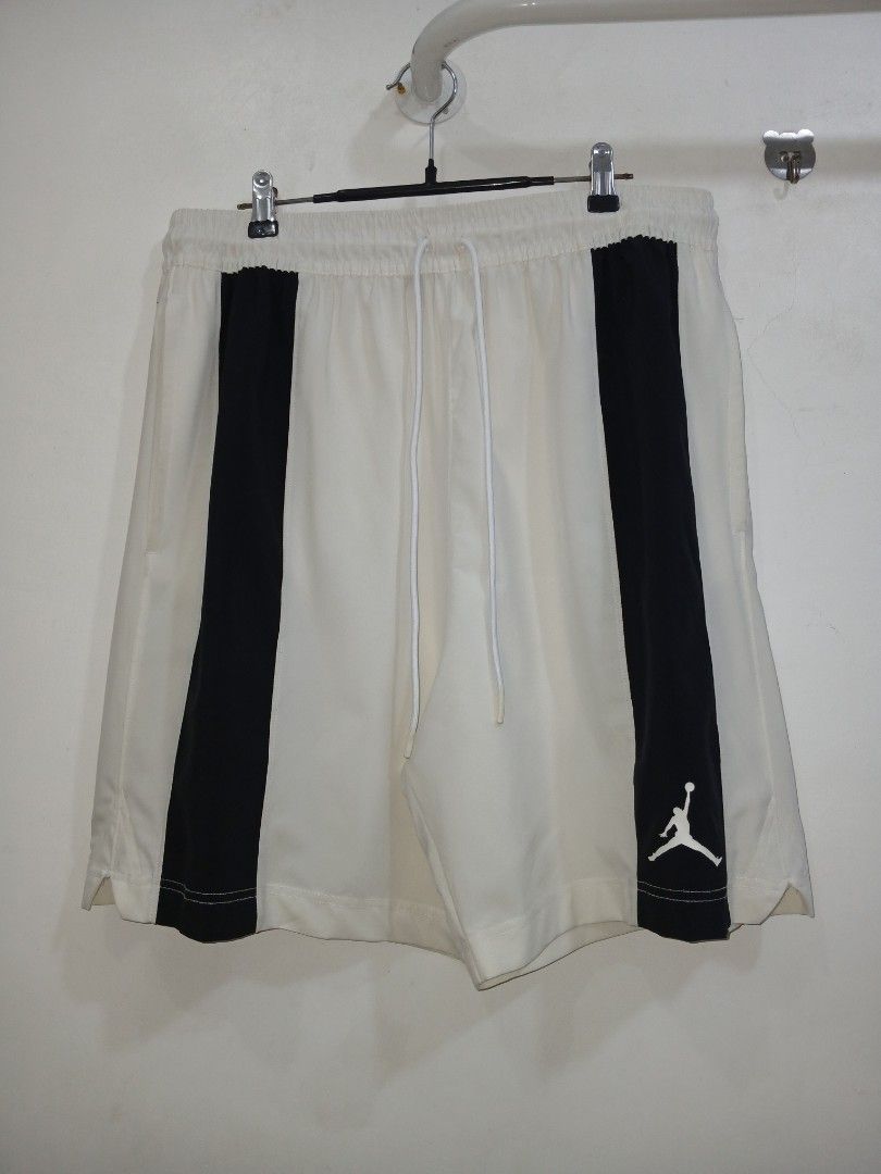Jordan Woven shorts (Category: Shorts) located in Taytay. Submitted by leanmark103093 (Listing ID 1461509420, Image 2). Description: J0RD∆N Woven Drifit basketball Shorts Xxl on tag 32 to 36 Waistline 21 Length Excellent Condition No issue 📩📩📩📩.