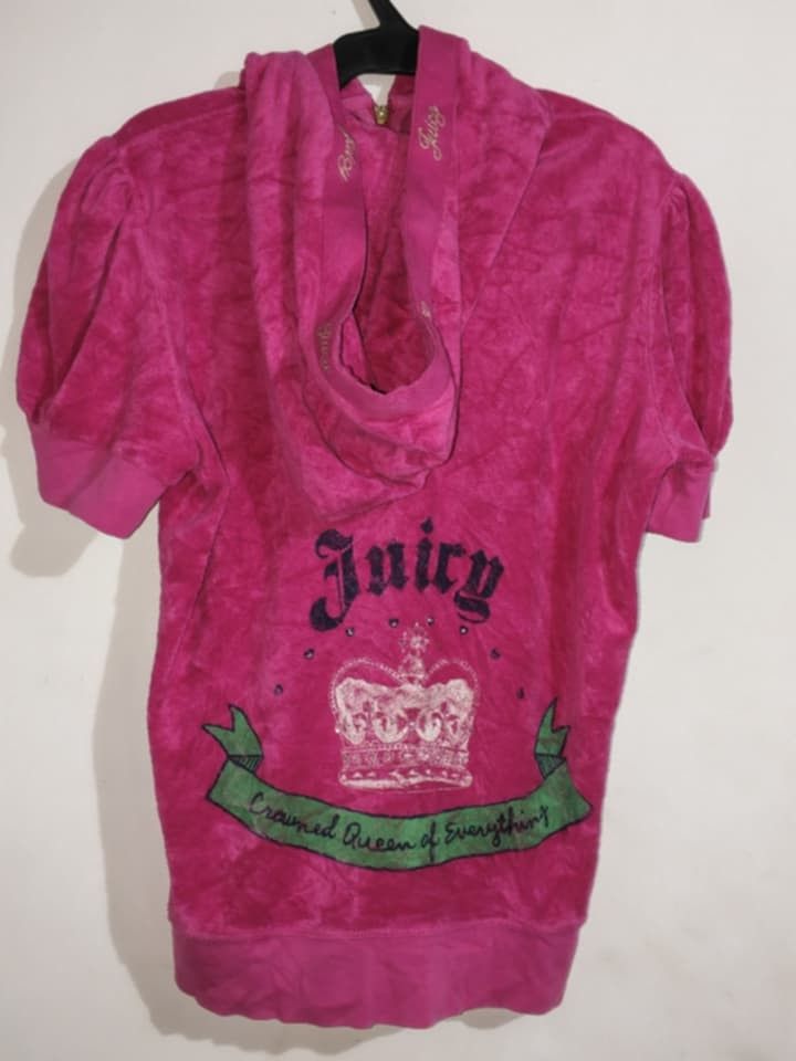 Juicy Cuoture (Category: Activewear) located in Manila. Submitted by john-rey_ukay0 (Listing ID 1461433185, Image 2). Description: last pic issue: size Xl on tag fittings in large.