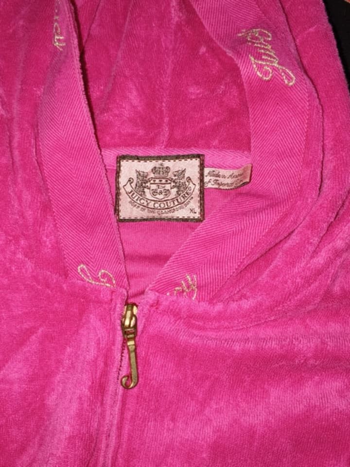 Juicy Cuoture (Category: Activewear) located in Manila. Submitted by john-rey_ukay0 (Listing ID 1461433185, Image 3). Description: last pic issue: size Xl on tag fittings in large.