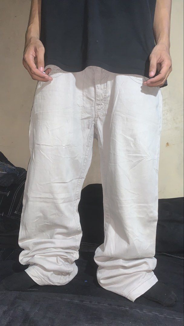 KARL KANI (Category: Jeans) located in Aloran. Submitted by archives_wear (Listing ID 1461369474, Image 2). Description: WAIST 34 THIGH A13 LENGTH 43.5 LEG OPENING 9 PRICE 999.