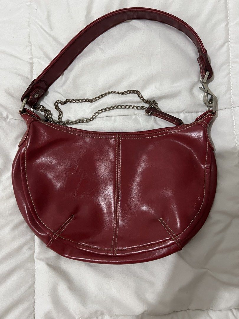 Kenneth Cole Red bag (Category: Shoulder Bags) located in Marikina City. Submitted by ellaahgg (Listing ID 1461474860, Image 1). Description: .