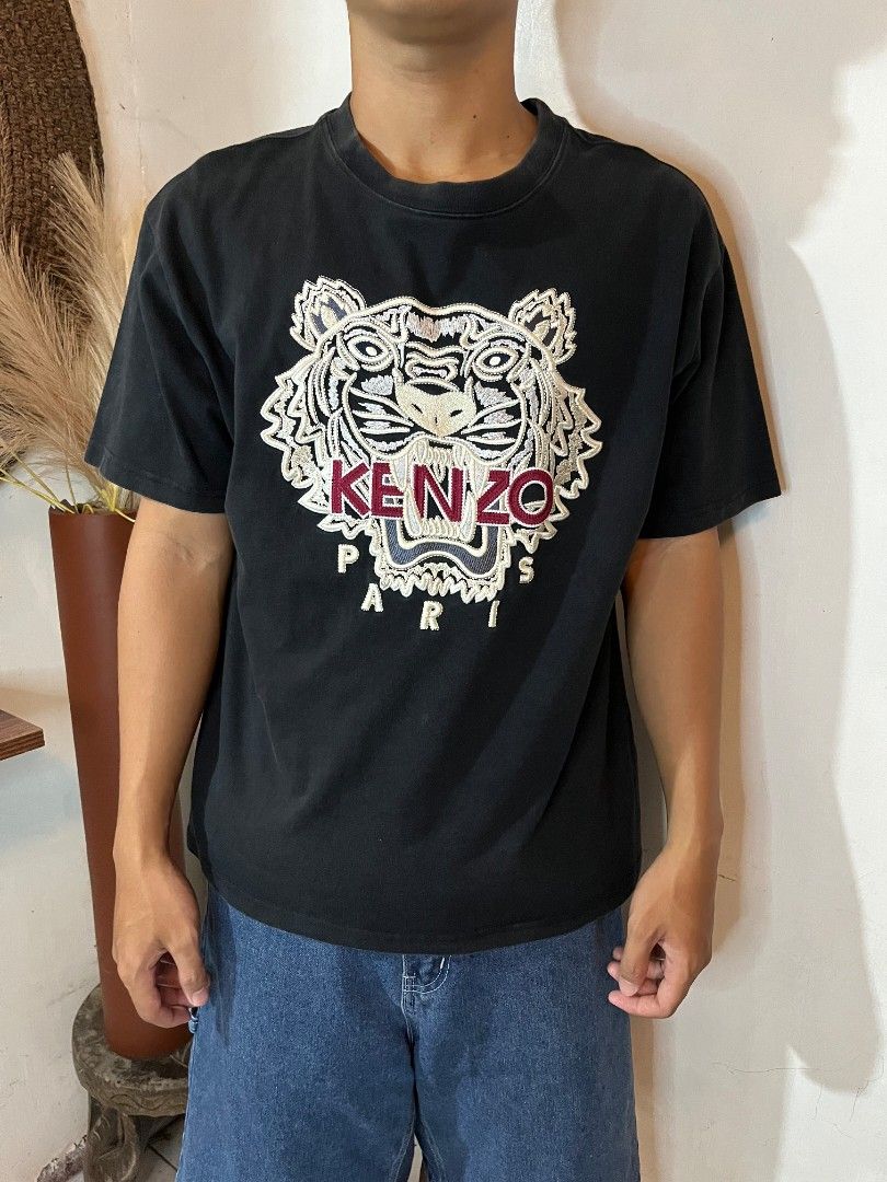Kenzo parus (Category: Tshirts & Polo Shirts ) located in Cabuyao City. Submitted by grand_vault (Listing ID 1461476531, Image 2). Description: Kenzo Paris Size: M Width: 21 Length: 26 Condition: 9/10 Color rate: 9/10 Issue: None.
