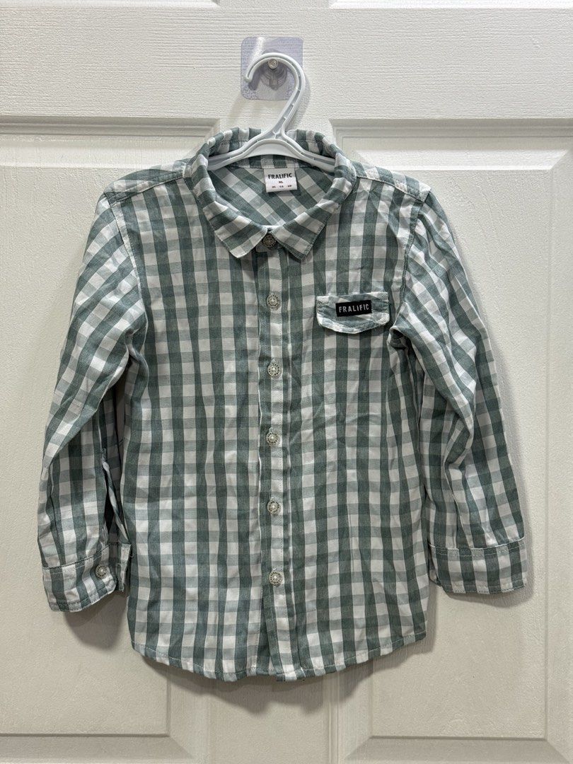 KIDS LONGSLEEVES CHECKERED (Category: Babies & Kids Fashion) located in Taguig. Submitted by _decluttermomma_ (Listing ID 1461403074, Image 1). Description: CHEKERED LONGSLEEVES FOR BOYS FOR AGE 5Y.