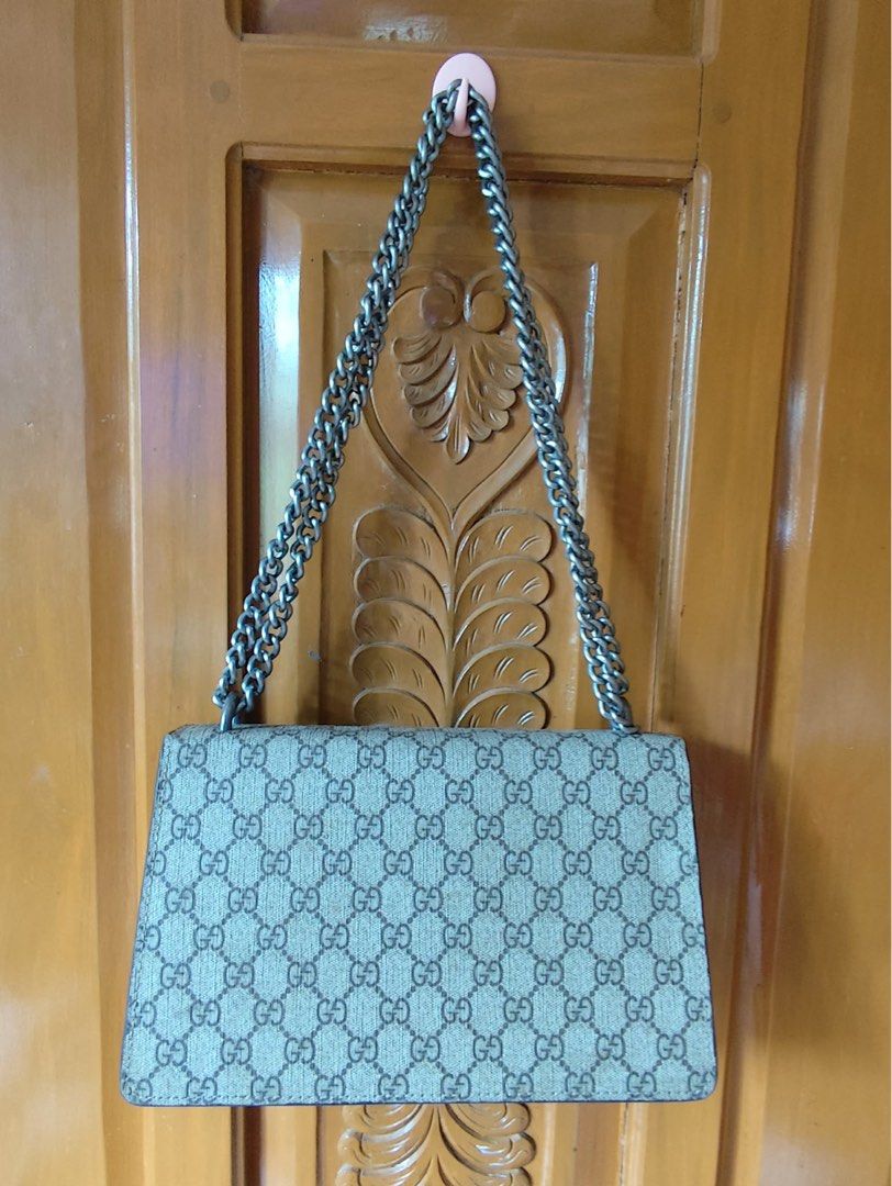 Kili gucci (Category: Luxury Bags & Wallets) located in Davao. Submitted by deinlakarol19 (Listing ID 1461351602, Image 2). Description: Sign of use only kili or shoulder .