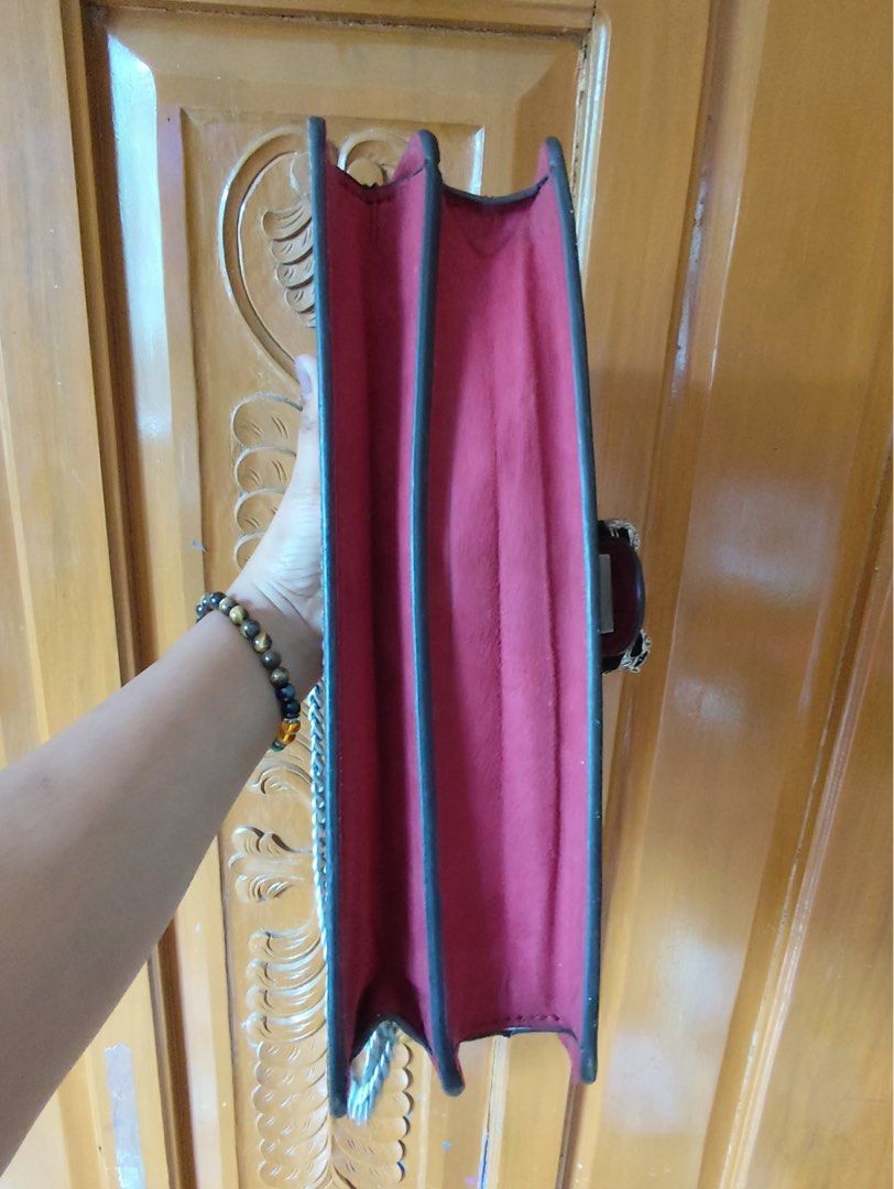 Kili gucci (Category: Luxury Bags & Wallets) located in Davao. Submitted by deinlakarol19 (Listing ID 1461351602, Image 3). Description: Sign of use only kili or shoulder .