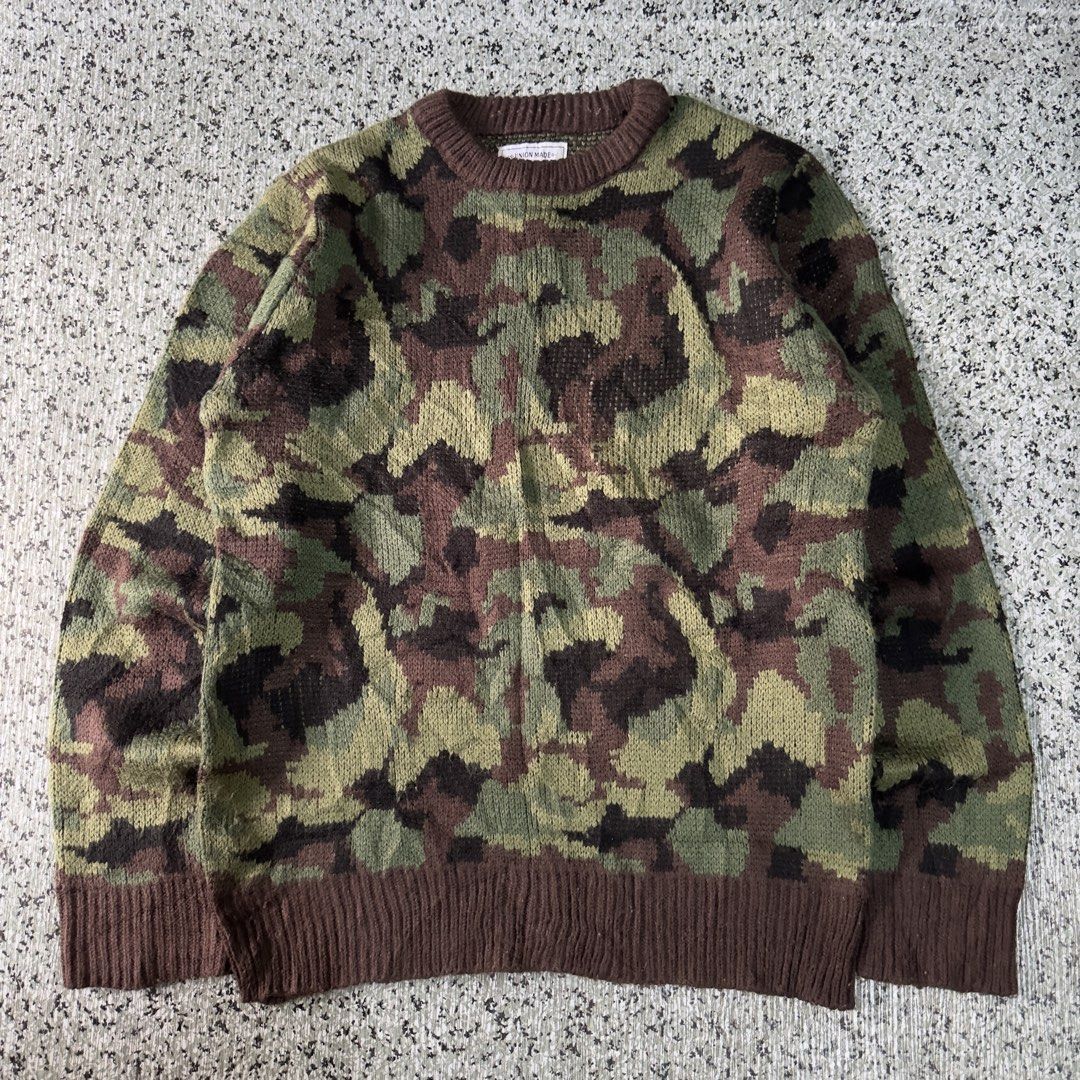Knited Sweater (Category: Coats, Jackets and Outerwear) located in Baguio. Submitted by secondoption.ph (Listing ID 1461365897, Image 1). Description: Size medium Length 25.5 Width 21.