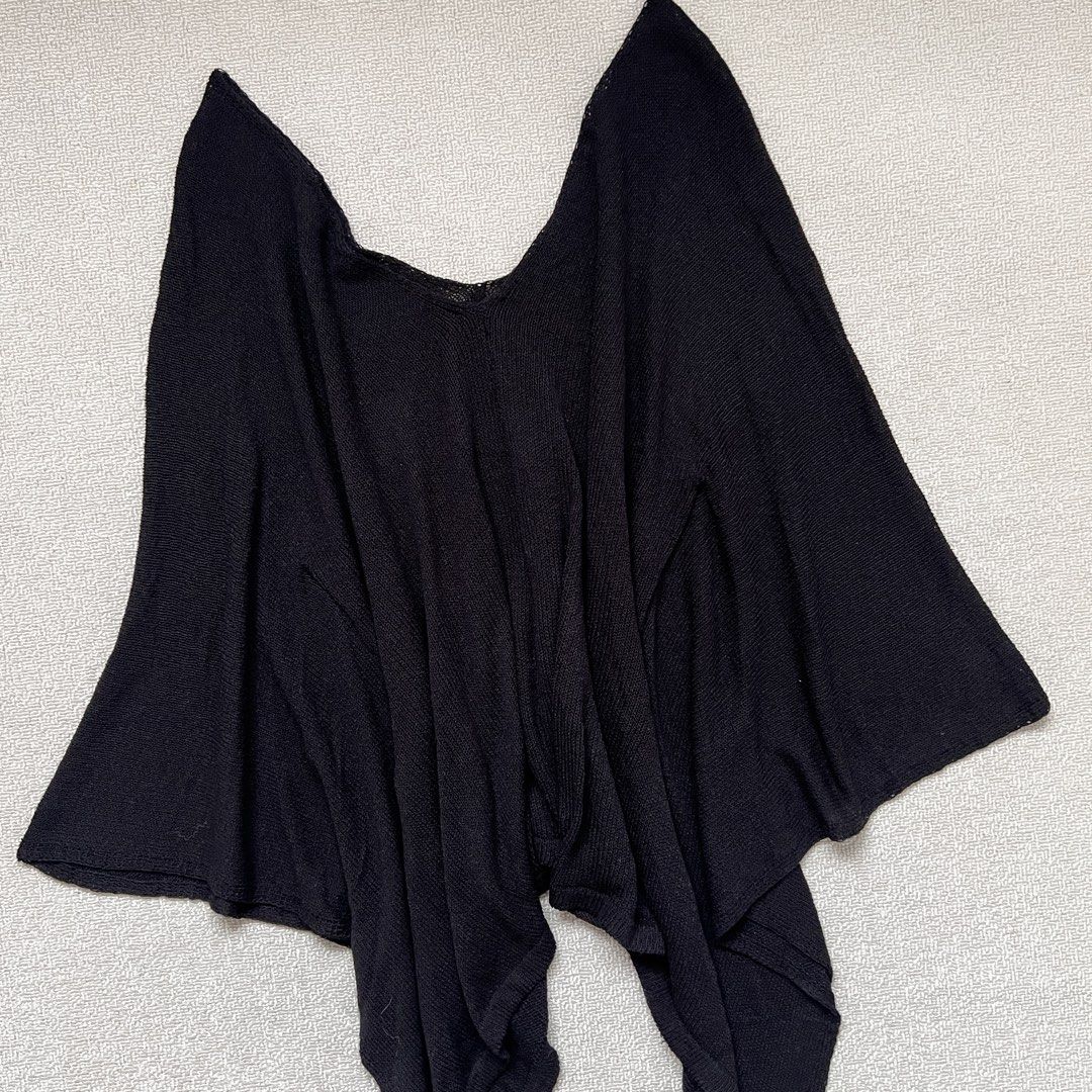 knitted asymmetrical whimsy poncho (Category: Others Tops) located in Limay. Submitted by budolfindsrawrawr (Listing ID 1461520230, Image 2). Description: knitted asymmetrical whimsy poncho - freesize l32 bust freesize - in excellent condition .