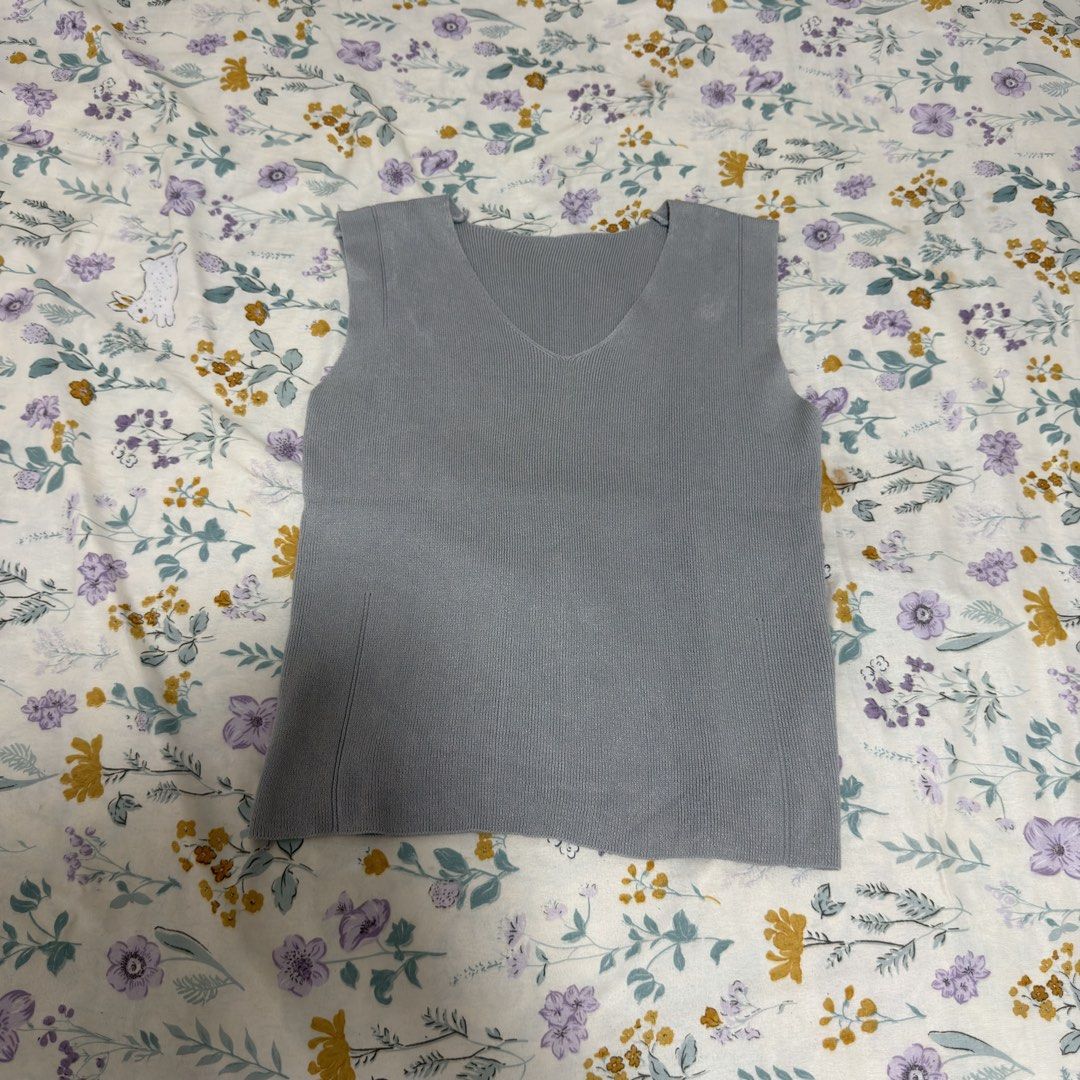 Knitted Top (Category: Others Tops) located in Manila. Submitted by declutters.wrdrb (Listing ID 1461473934, Image 1). Description: .