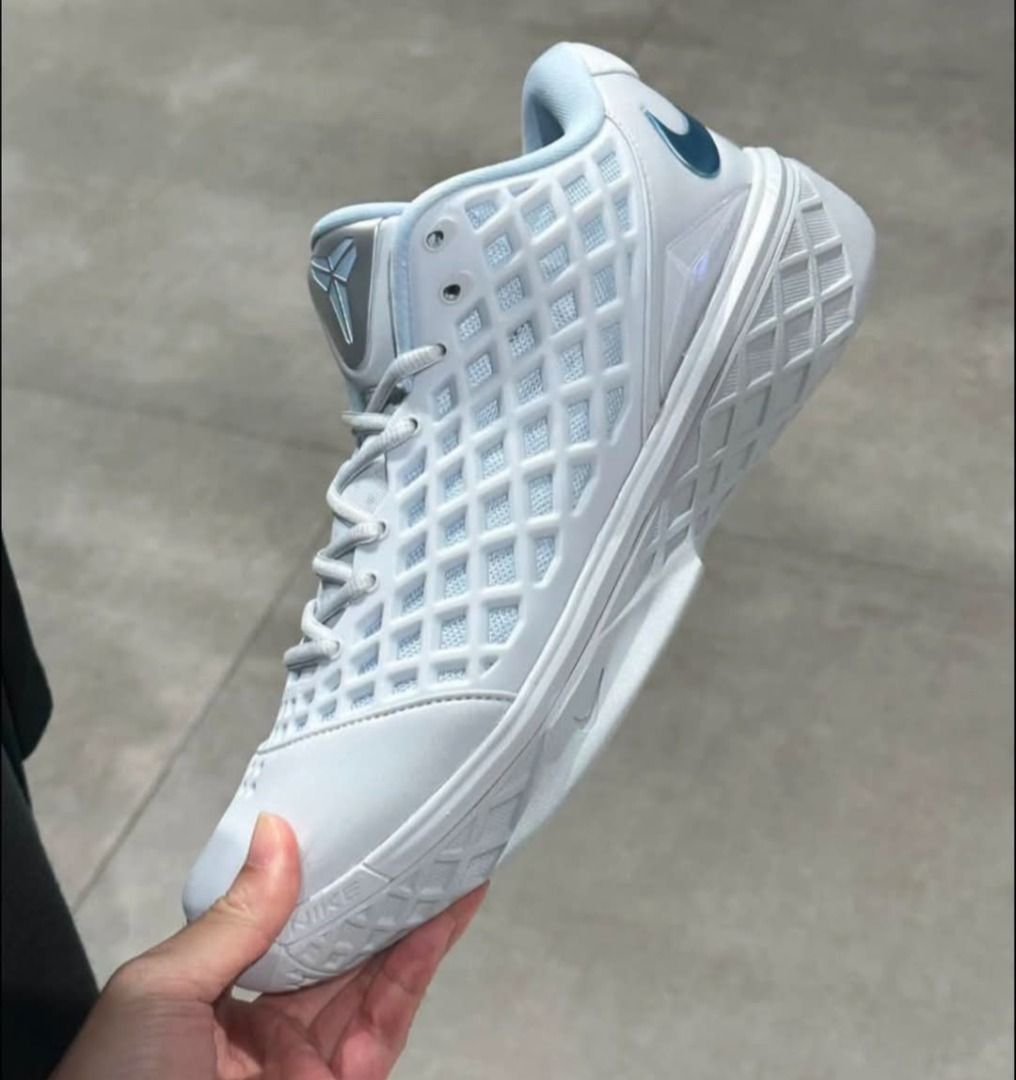 Kobe 3 Low Pure Platinum (Category: Sneakers) located in Manila. Submitted by markyortigas (Listing ID 1461331371, Image 2). Description: Kobe 3 Low Pute Platinum size 9-2 7.5k Fixed delivery via Lbc/jnt once the payment was received we wil process the product. 2-3 days ETA - White Nike Kobe Mamba Focus basketball shoes - Unique diamond-patterned upper - Excellent sole grip for court performance - Teal Nike swoosh detail on the heel - Secure lace