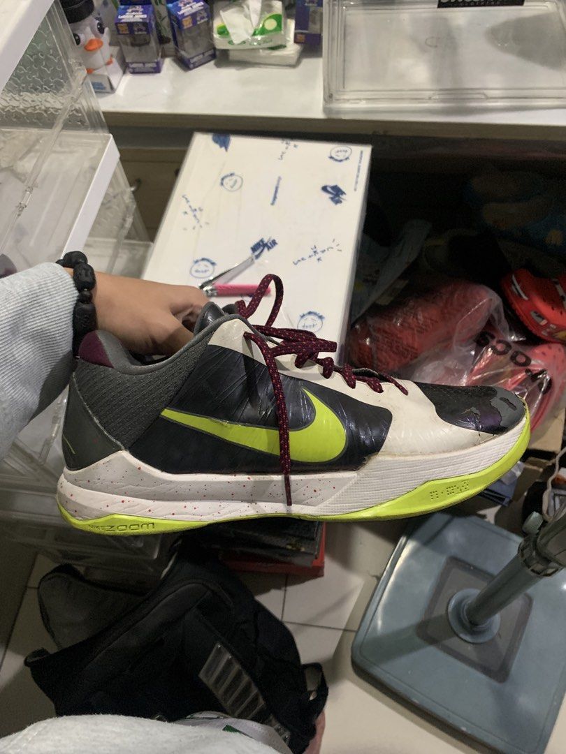 kobe V protro chaos (Category: Shoe inserts & accessories) located in Manila. Submitted by tan.alejandro.aragon.p (Listing ID 1461332198, Image 1). Description: kobe V protro chaos size 12 no box needs restore 2,500 only tondo manila location.