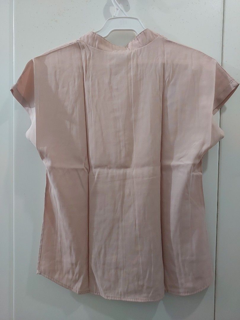 L154 Pink Blouse Top (Category: Blouses) located in Makati City. Submitted by yishanjade (Listing ID 1461461176, Image 2). Description: L154 Pink Blouse Top.