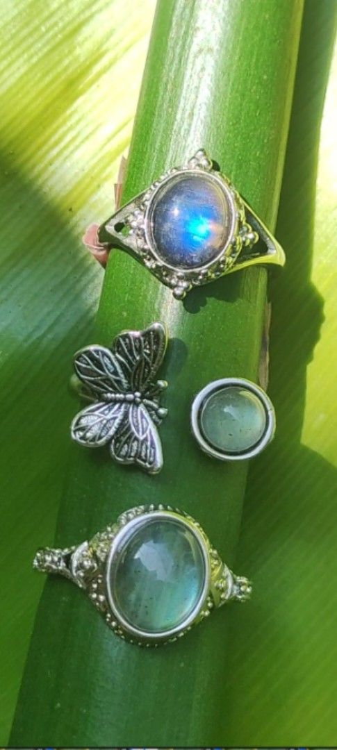 Labradorite silver ring, graymoonstone,crystal ring, gemstone ring (Category: Rings) located in Kinoguitan. Submitted by artemiscrystal (Listing ID 1461388104, Image 2). Description: - Labradorite with flash -silver plated copper -adjustable size rings - vintage design - Big size stone.