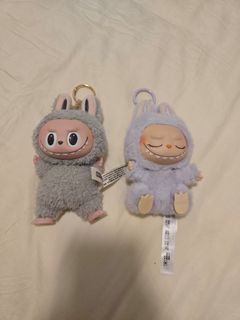 (Category: ) located in . Submitted by shopmyclozet.lin (Listing ID 1461459145, Image 1). Description: .