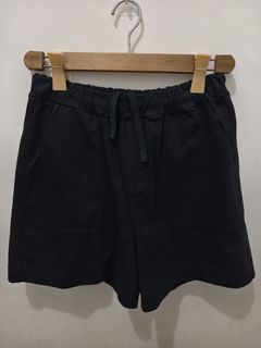 (Category: ) located in . Submitted by declutterpreloved2.0 (Listing ID 1461519647, Image 1). Description: .