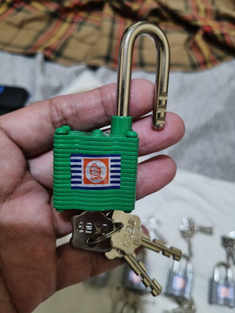 LAMINATED Green Padlock with 3 Keys (Category: Locks, Doors & Gates) located in Marikina City. Submitted by lorence11 (Listing ID 1461538182, Image 2). Description: - Authentic KFC green padlock featuring the iconic Colonel's face. - Comes with 3 keys for your convenience. - Perfect for securing your belongings. - Ready to use right away..
