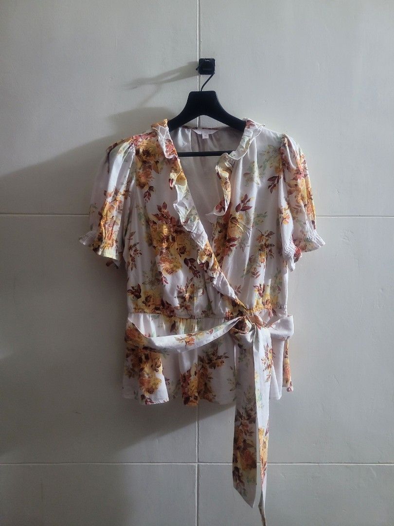 Lauren Conrad US Top (Category: Blouses) located in Los Banos. Submitted by lopecruz (Listing ID 1461467503, Image 2). Description: 20"armpit laid flat 25"length like new no flaws Medium.