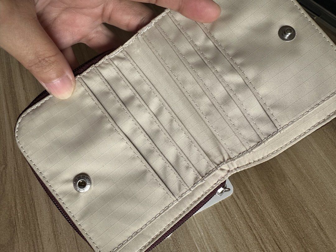 Le Sport Sac wallet (Category: Wallets & Card holders) located in Quezon City. Submitted by raketerang_nars (Listing ID 1461365923, Image 2). Description: Preloved Le Sport Sac wallet 💯OG | bought from Rustans Color: Deep Cherry Used a few times only With minimal signs of usage, almost unnoticeable Price slightly nego .