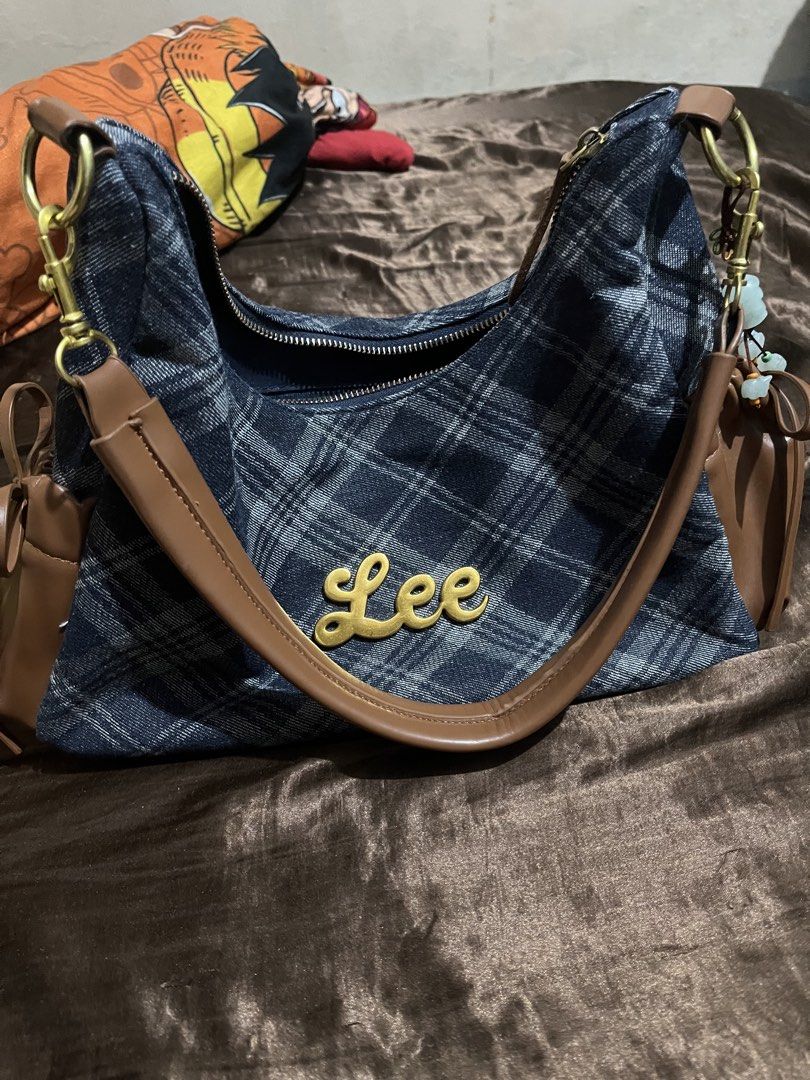 Lee Denim Leather shoulder bag (Category: Shoulder Bags) located in Mandaluyong City. Submitted by bernz_10 (Listing ID 1461558278, Image 3). Description: 9/10 condition.